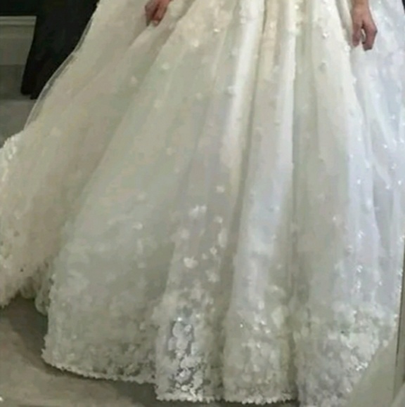 3D flower ball gown - Picture 4 of 8